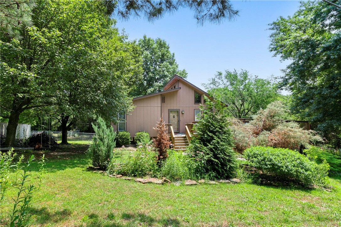 Property Photo:  1324 N Edgehill Drive  AR 72703 