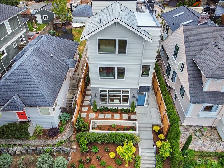 Property Photo: 1617 3rd Avenue W WA 98119