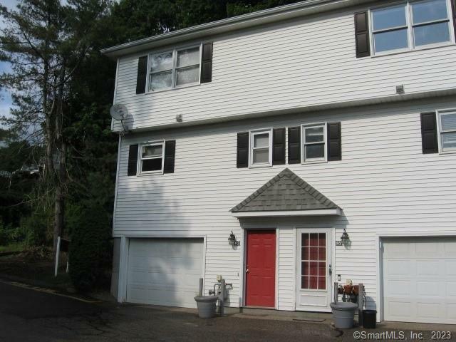 Property Photo:  83 Commodore Commons 83  CT 06418 