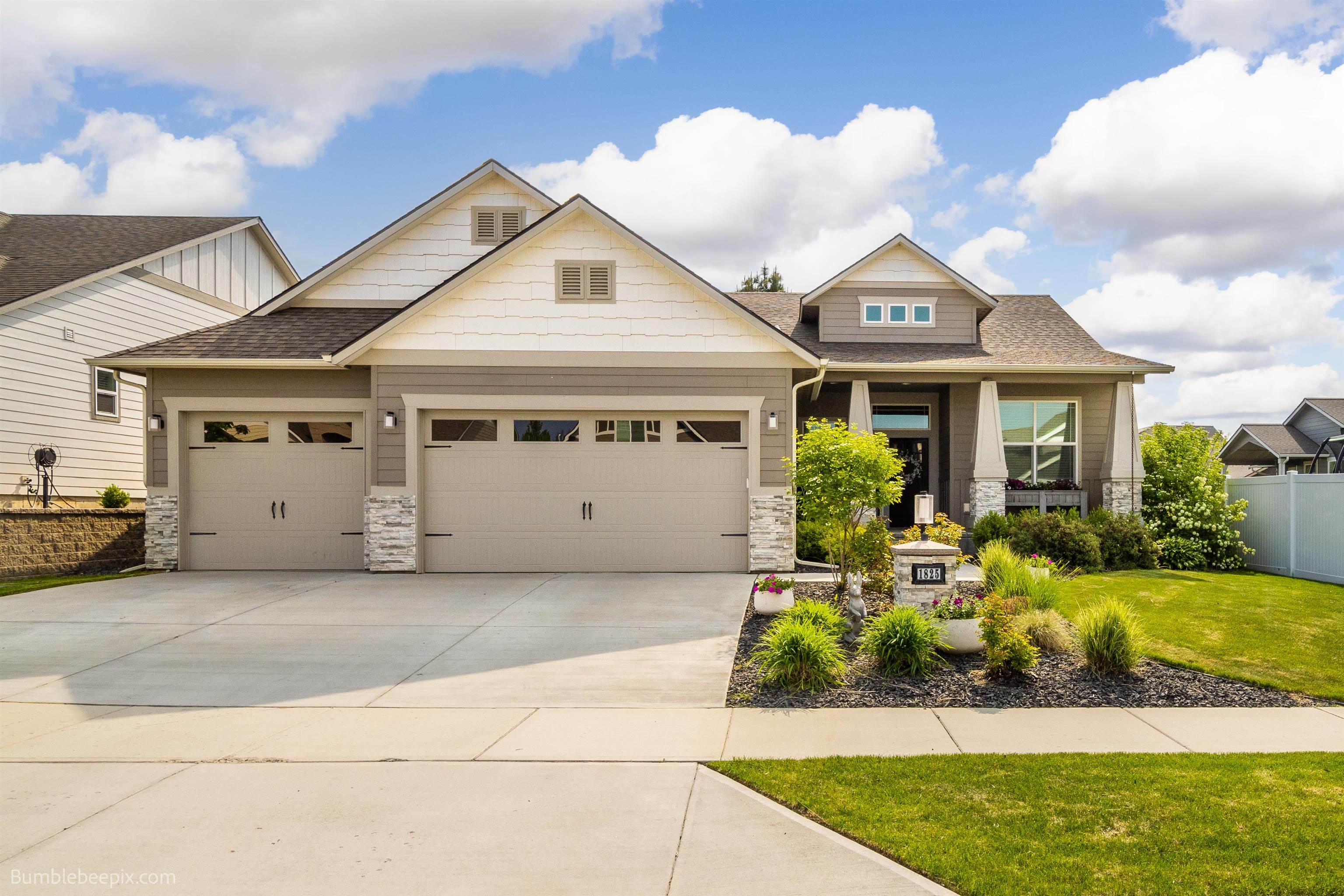 Property Photo: 1825 S Sundance Dr WA 99016