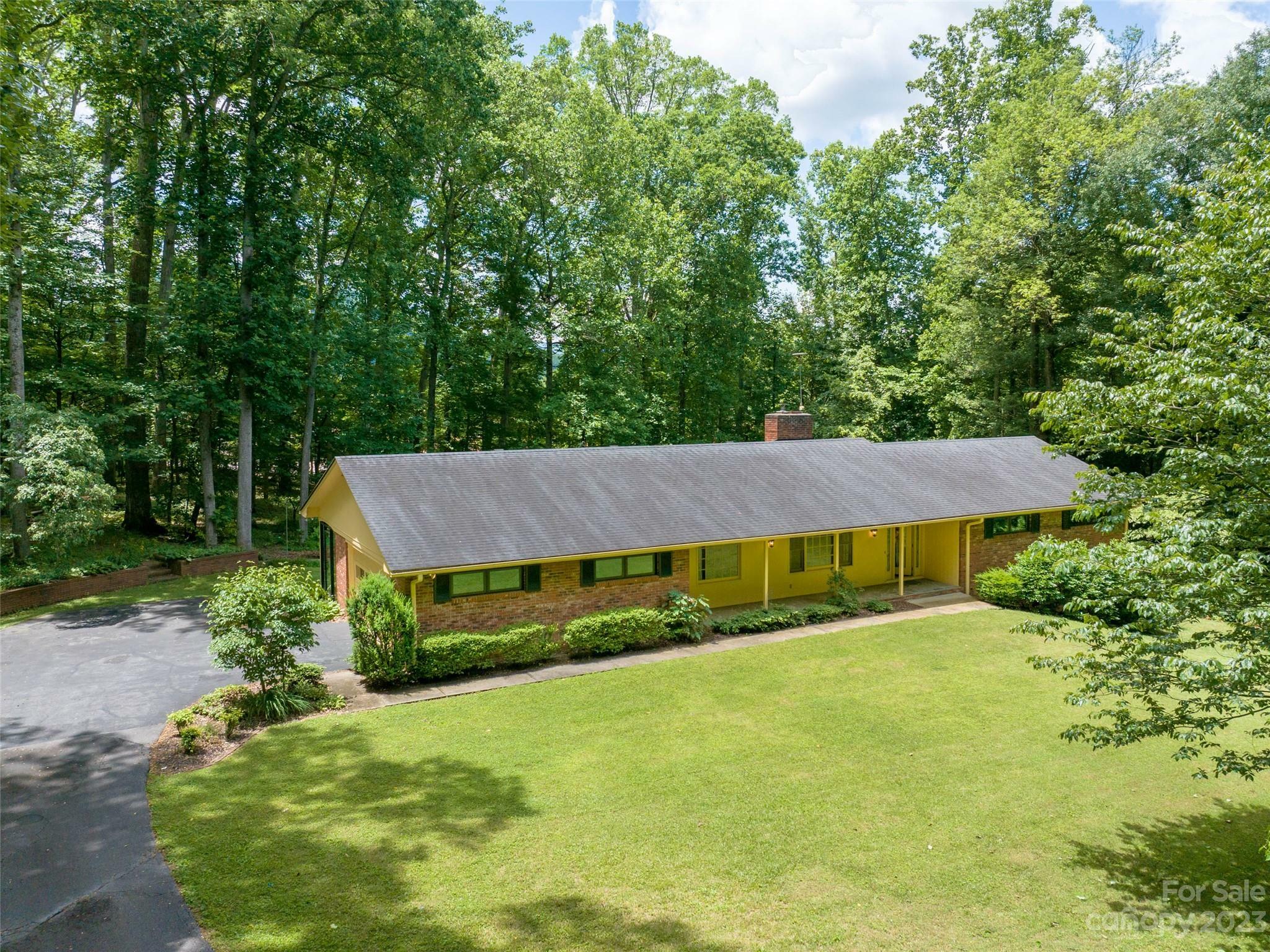 Property Photo:  81 W Oakview Road  NC 28806 