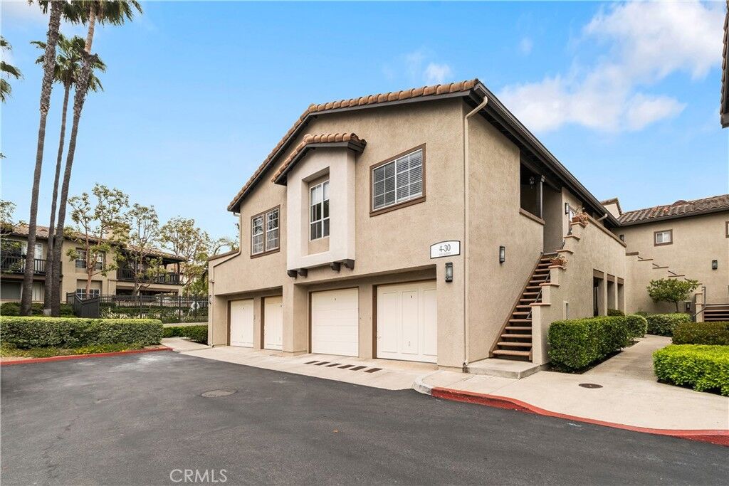 Property Photo:  4 Via Alivio  CA 92688 