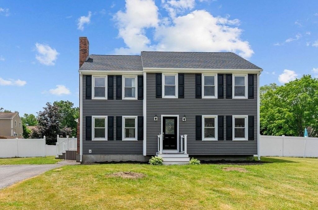 Property Photo:  10 Bearcourt  MA 02703 
