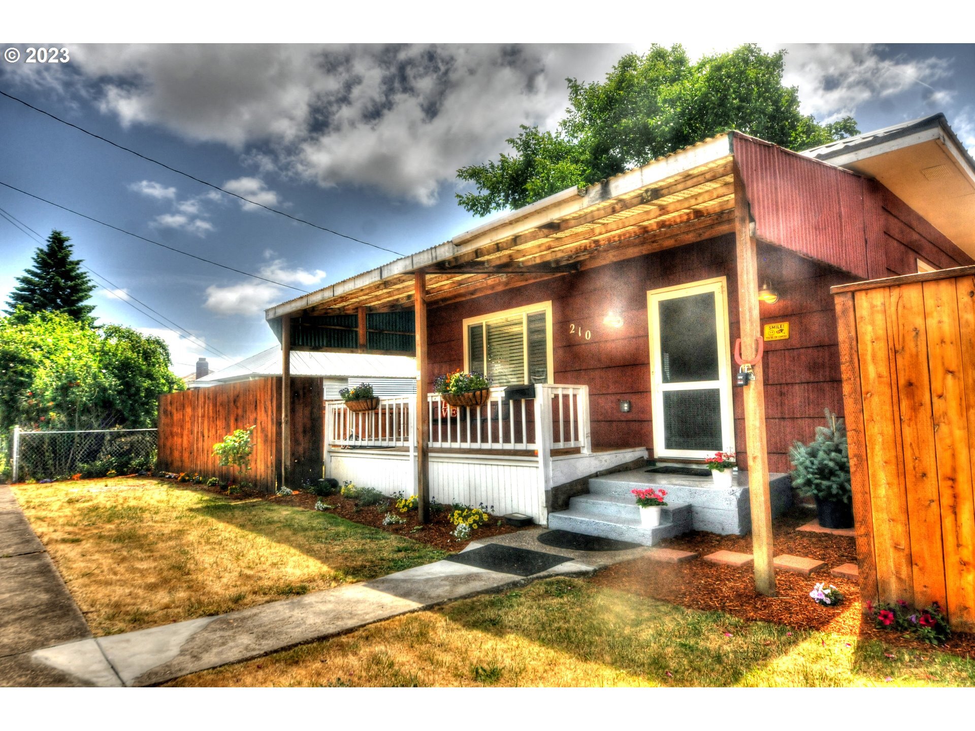 Property Photo: 210 NE Yamhill St OR 97378