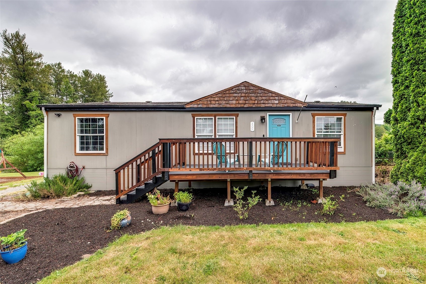 Property Photo:  409 SE Lakewood Court SE  WA 98611 