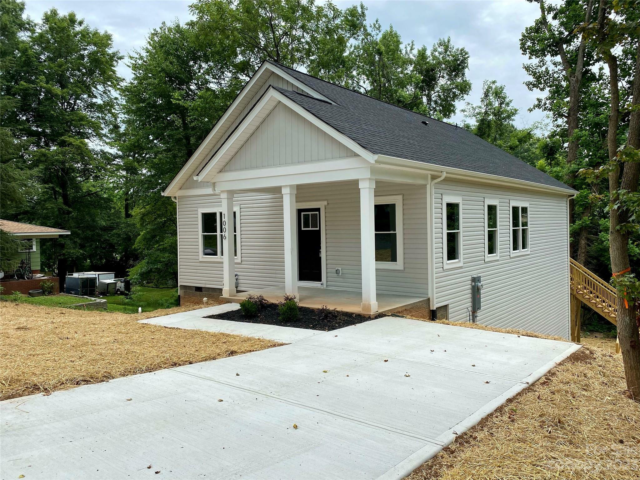 Property Photo:  1006 B Street W  NC 28081 