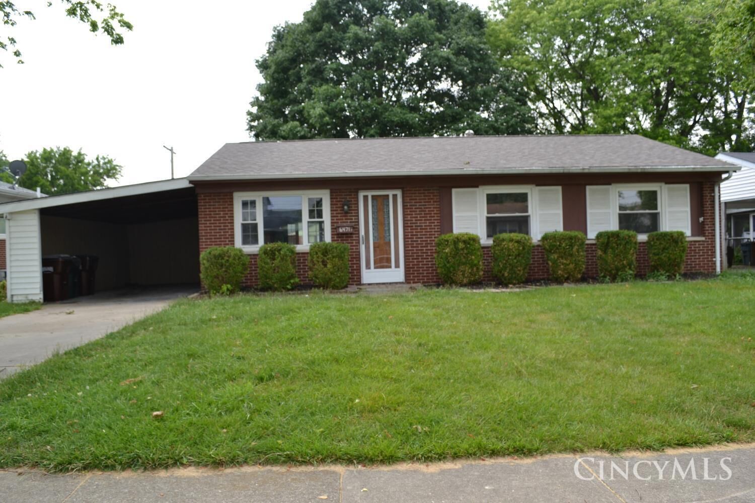 Property Photo: 6471 Glenmont Dr OH 45011