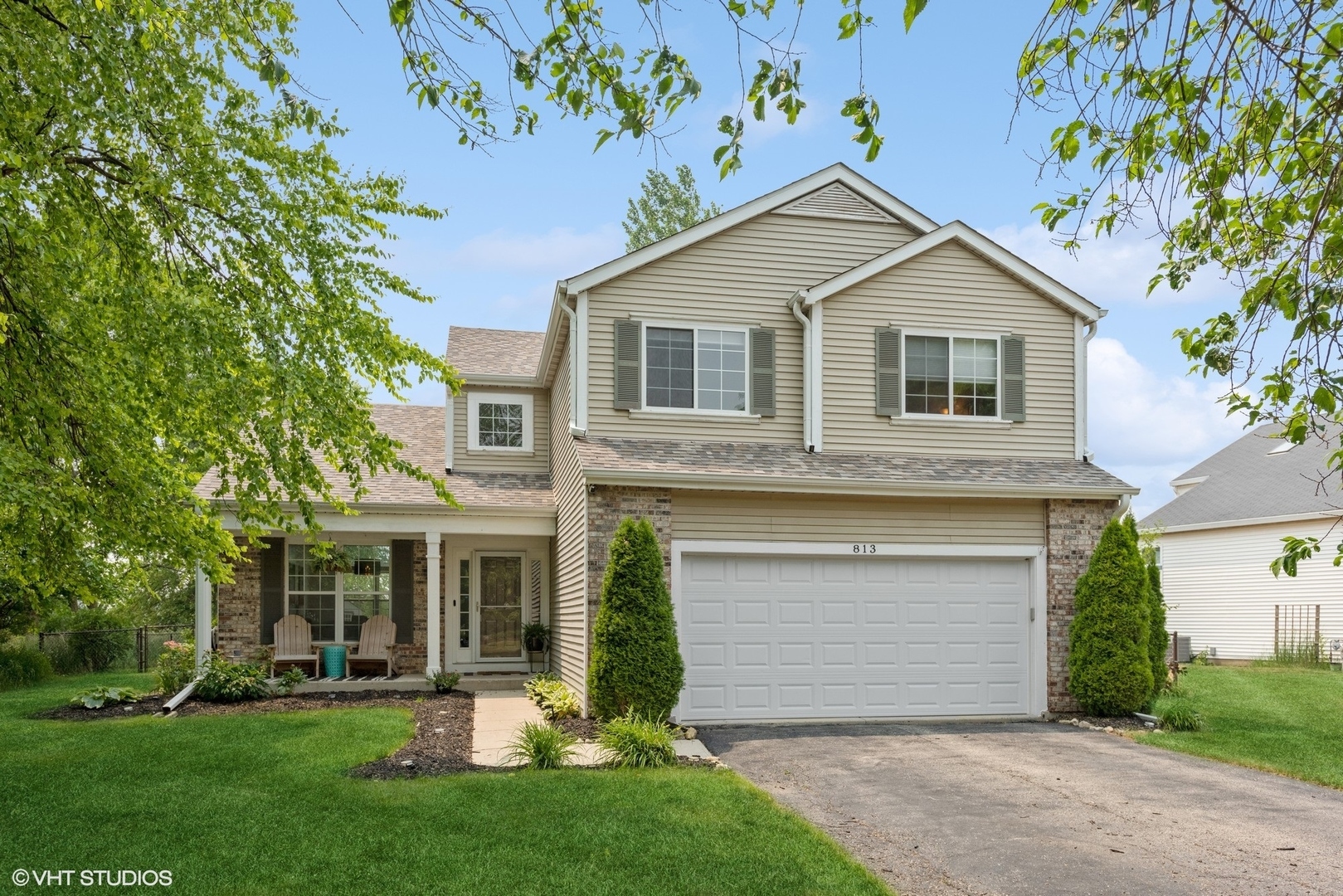 Property Photo: 813 Blossom Lane IL 60543