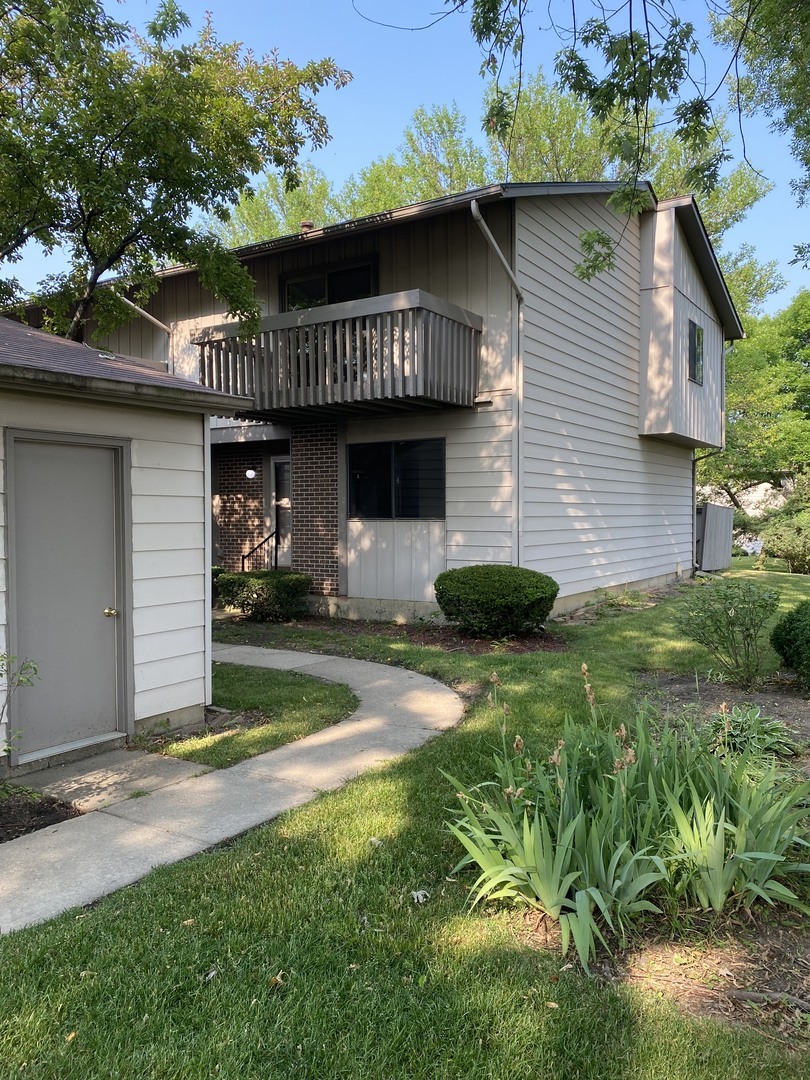 Property Photo: 801 Hughes Place IL 60061