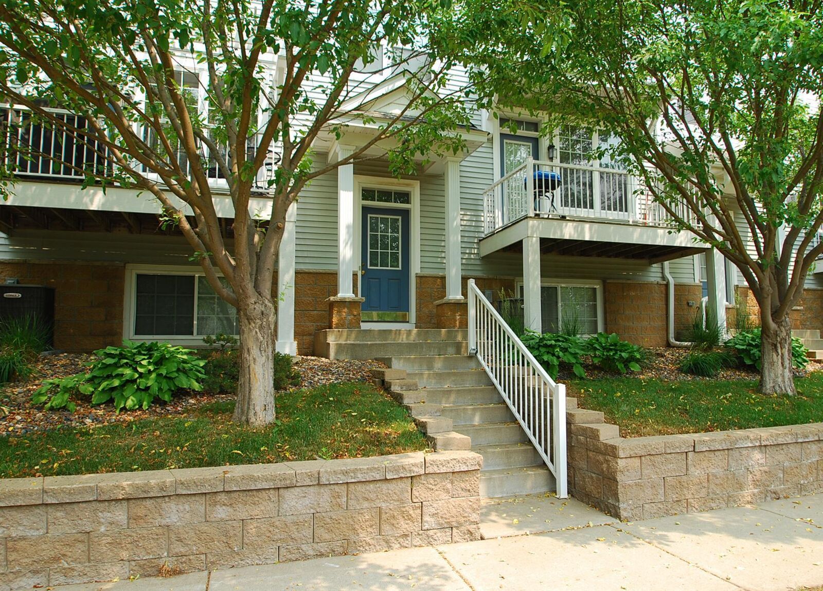 Property Photo: 1687 Village Trail E 4 MN 55109