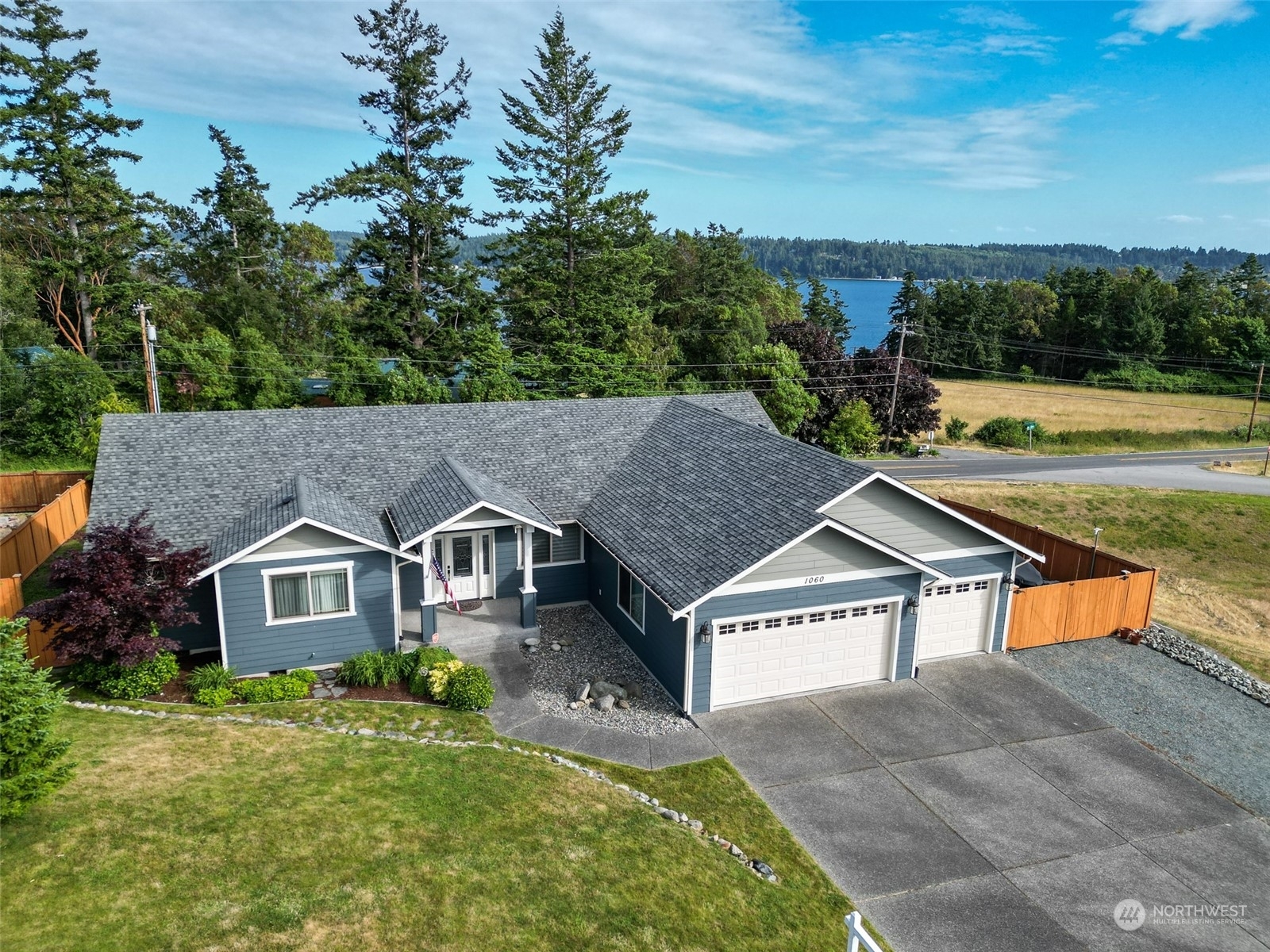 Property Photo:  1060 Lyle Ridge Circle  WA 98277 