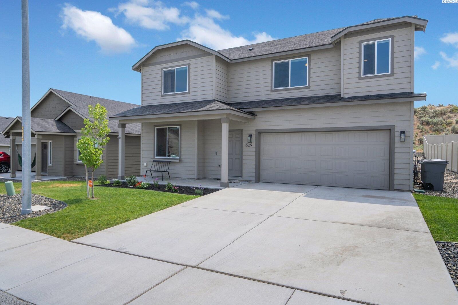 Property Photo:  529 Marysville Way  WA 99352 