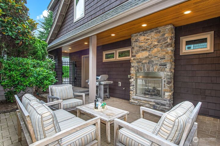 Property Photo:  11026 101st Place NE  WA 98033 