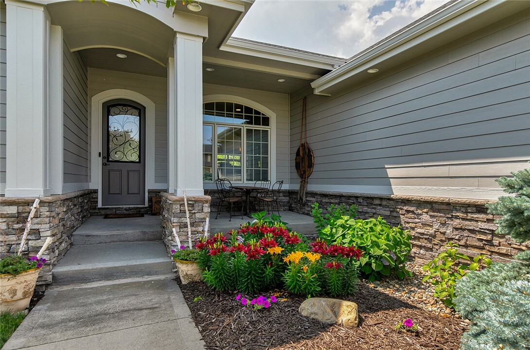 Property Photo: 8918 NW 72nd Place IA 50131