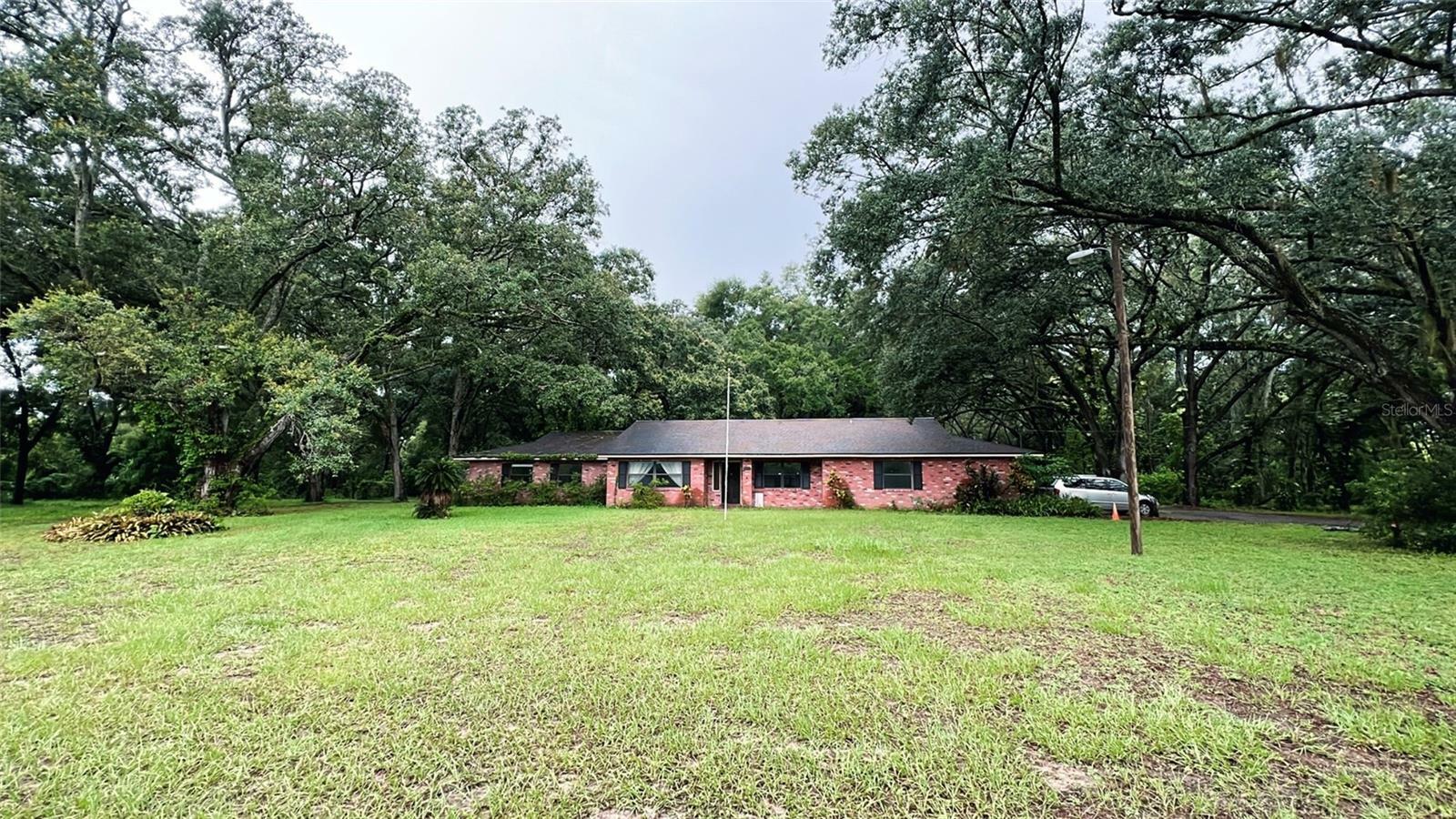 Property Photo:  1905 S Taylor Road  FL 33584 