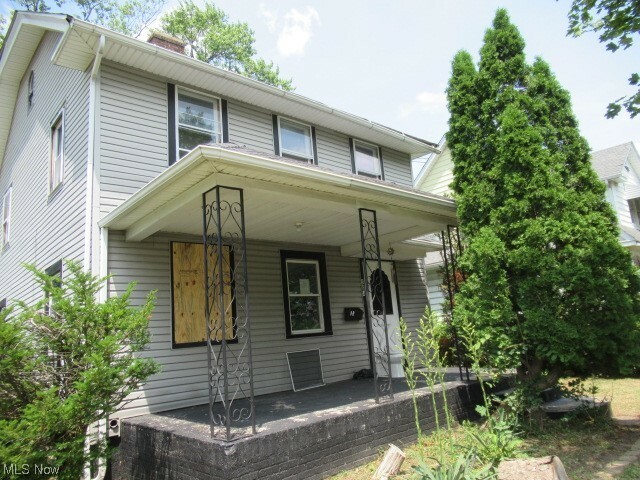 Property Photo: 305 E Archwood Avenue OH 44301