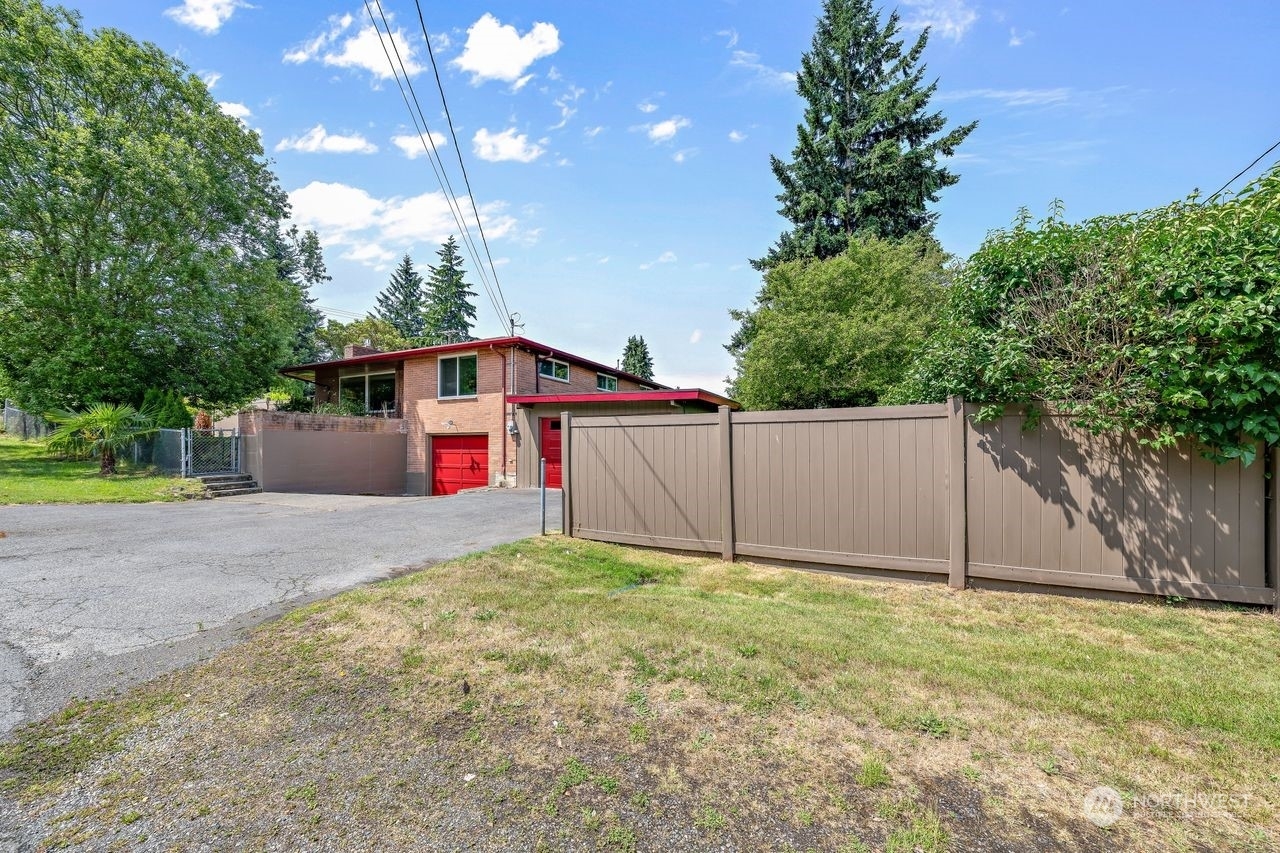 Property Photo: 15855 11th Avenue SW WA 98166