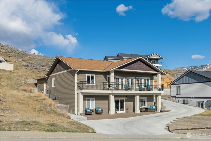 Property Photo: 9982 Saska Way WA 98822