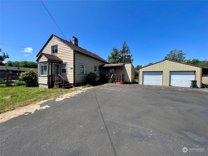 Home for sale in Aberdeen 917 Calhoun Road, Aberdeen, WA 98520