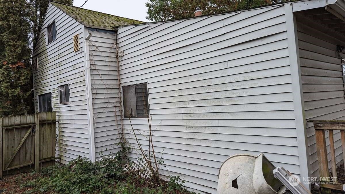 Property Photo: 2644 SW 112th Street WA 98146