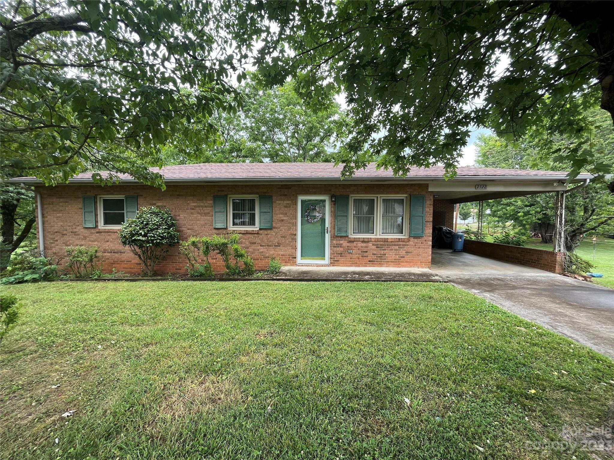 Property Photo:  2722 Twin Meadow Drive  NC 28638 