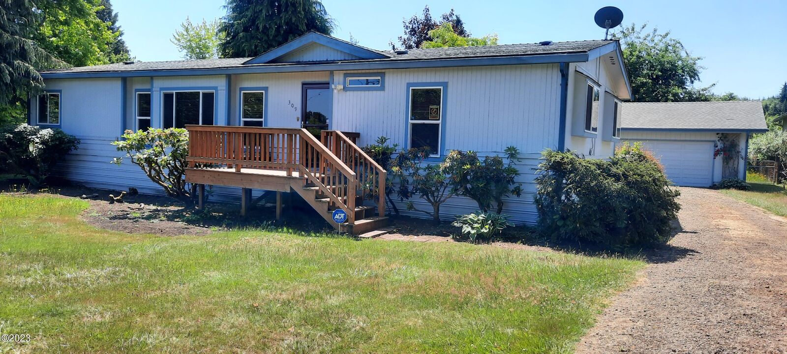 Property Photo:  309 SW Swan Avenue  OR 97380 