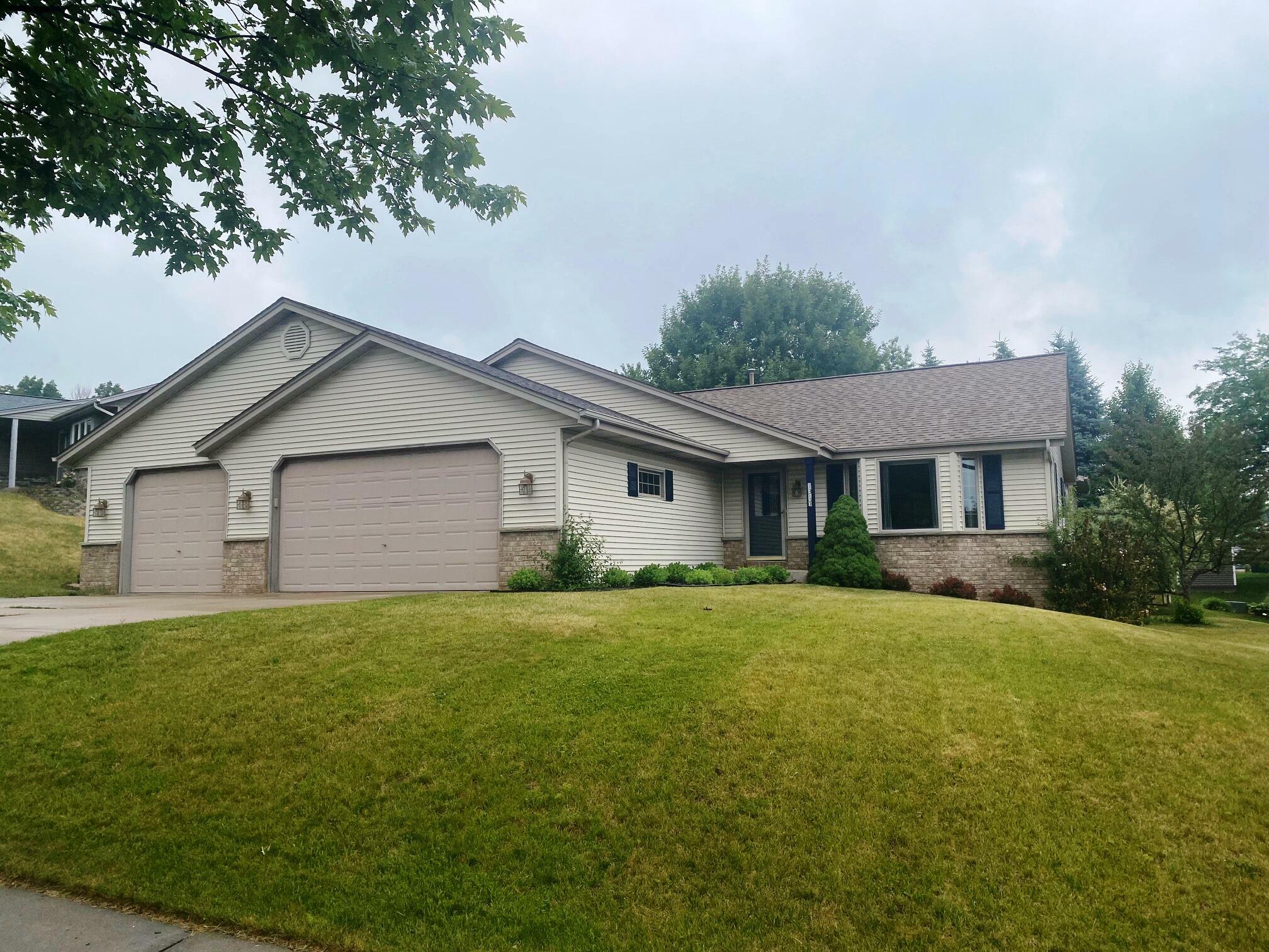 Property Photo:  1317 Wolf Dr  WI 53090 