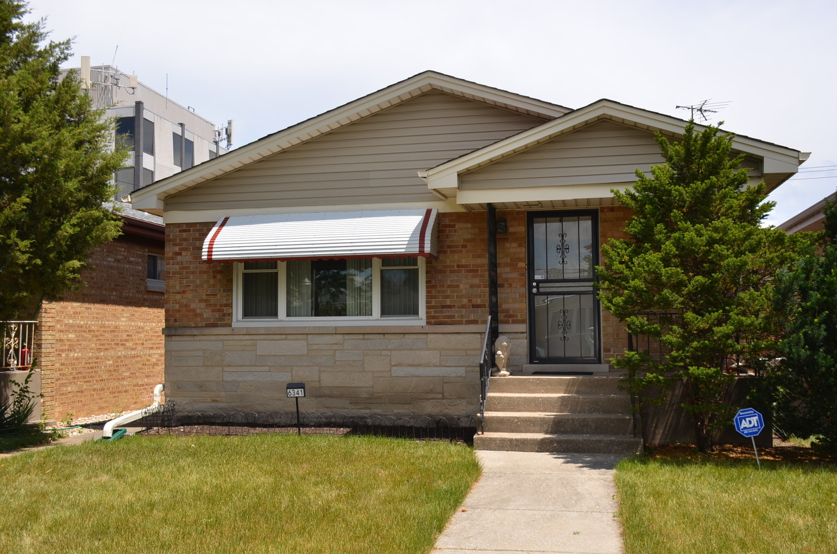 Property Photo:  6341 N Keystone Avenue  IL 60646 