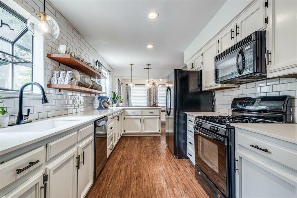 Property Photo: 811 Mack Drive TX 76209