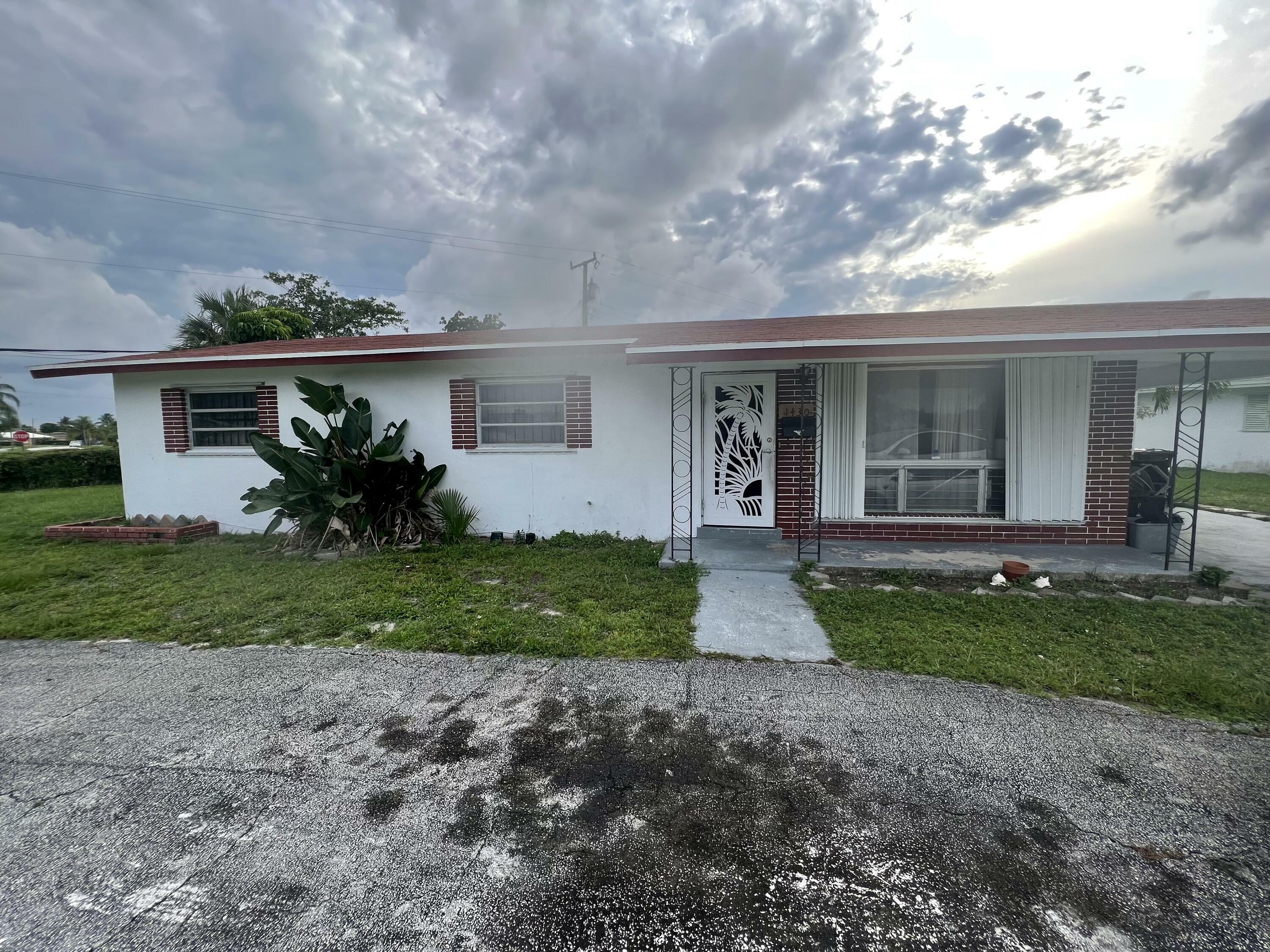 Property Photo:  1430 7th Street  FL 33401 