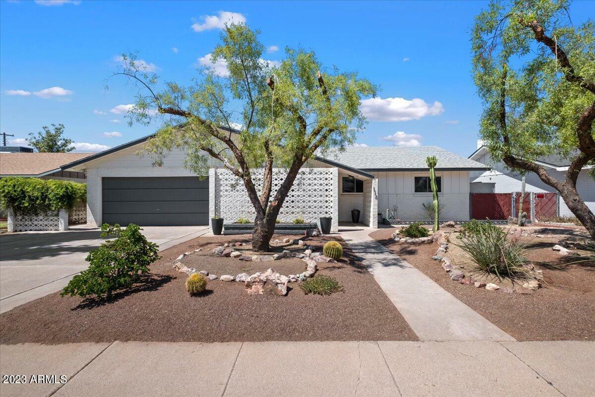 Property Photo:  112 E Cairo Drive  AZ 85282 