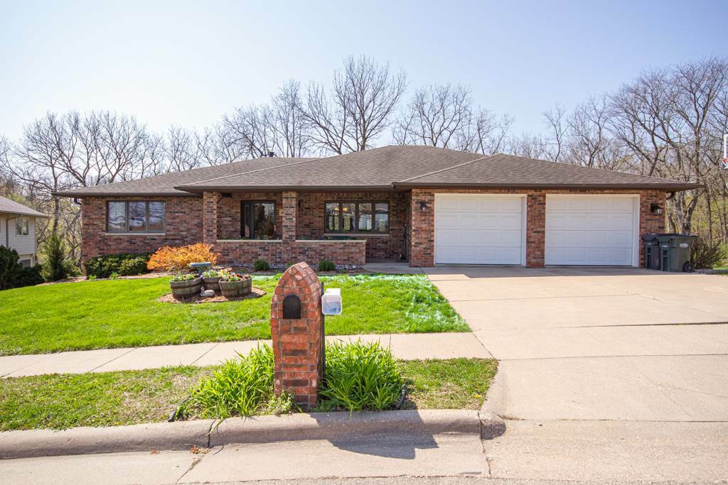 Property Photo:  2460 Spires Court  IA 52001 