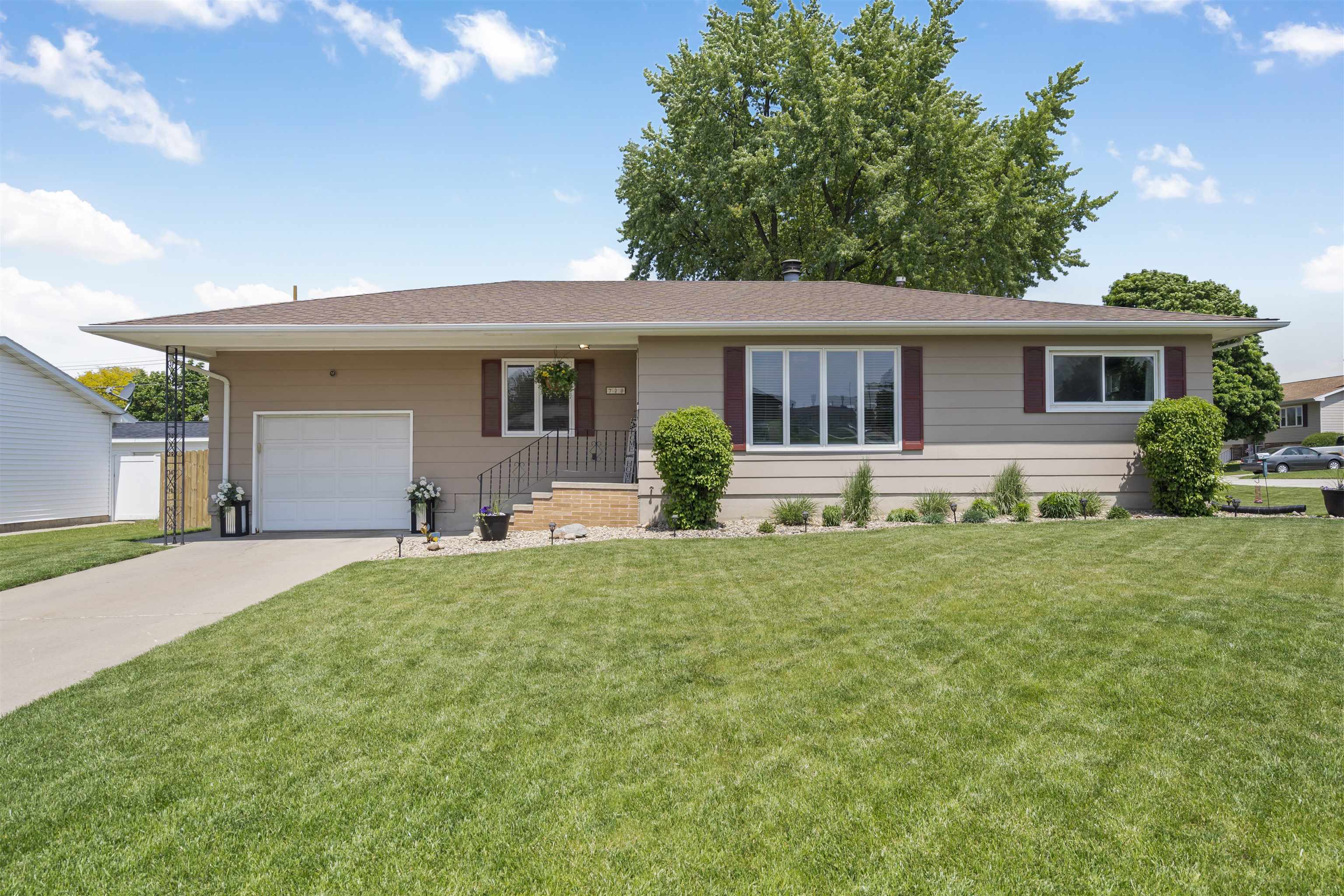 Property Photo:  728 10th Ave. SE  IA 52040 