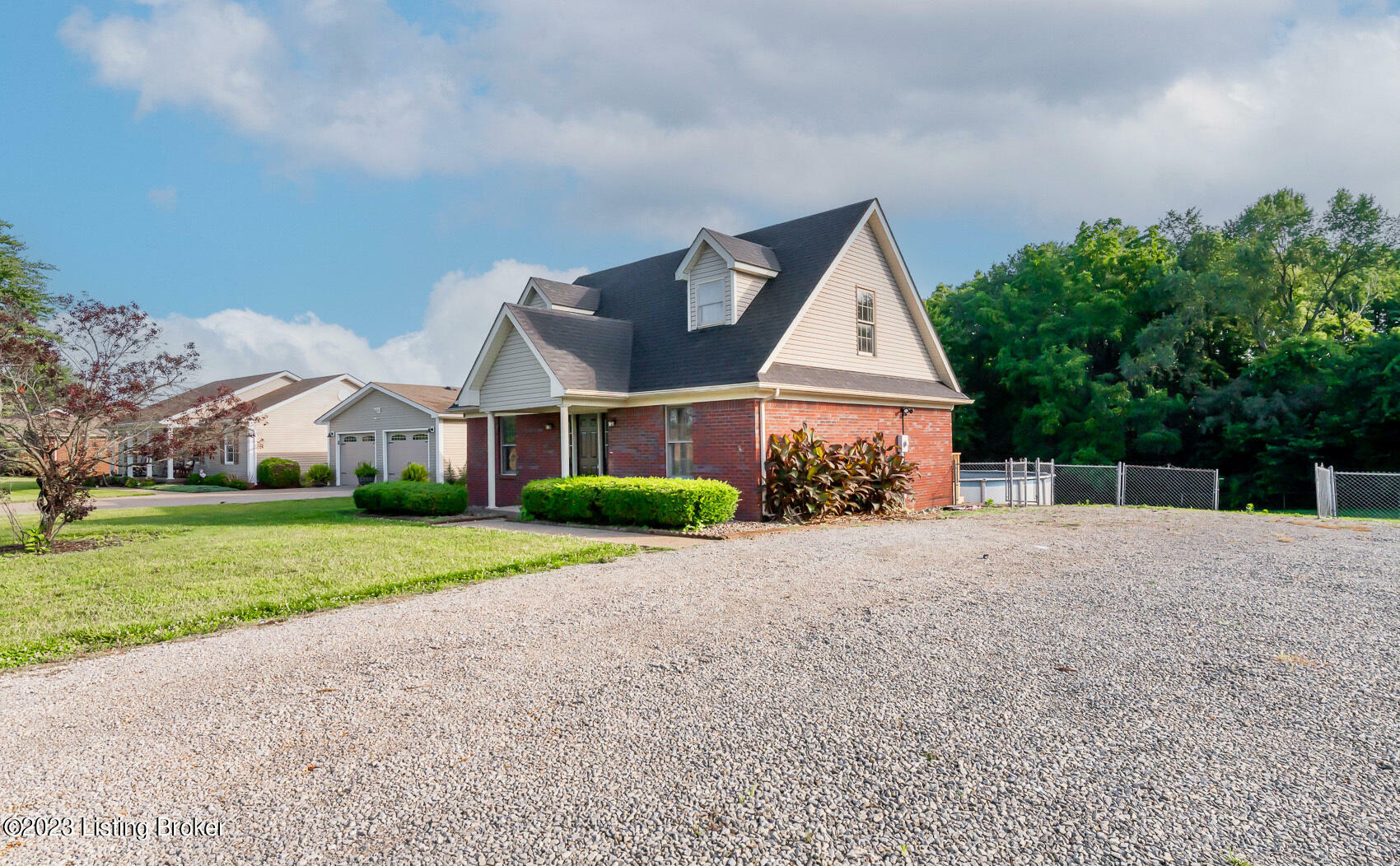 Property Photo:  1014 Ashleigh Way  KY 40004 