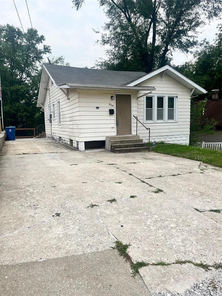 Property Photo: 619 Condit Avenue IL 62002