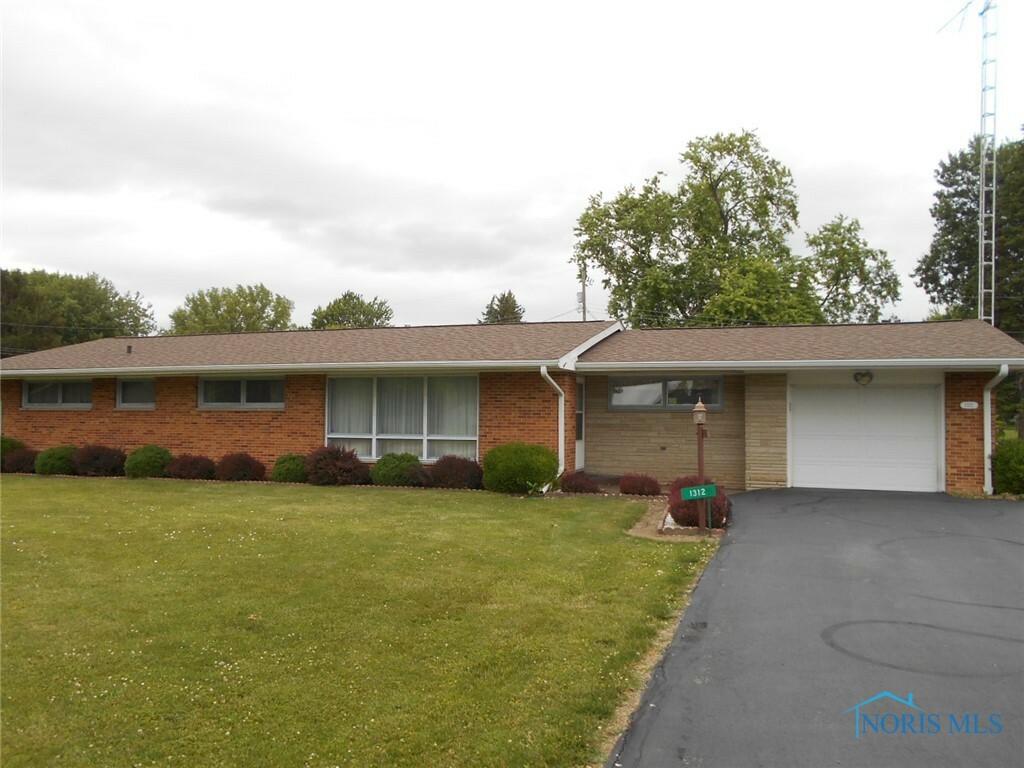 1312 Morningside Drive  Fostoria OH 44830 photo