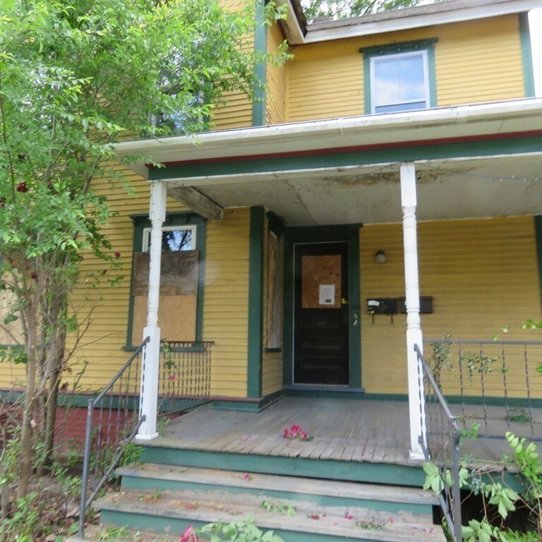 Property Photo:  186 Conway St  MA 01301 