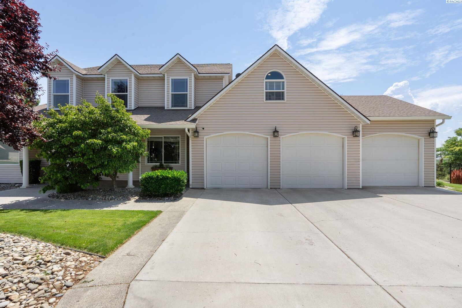 Property Photo: 1319 Ridgeview Ct WA 98944