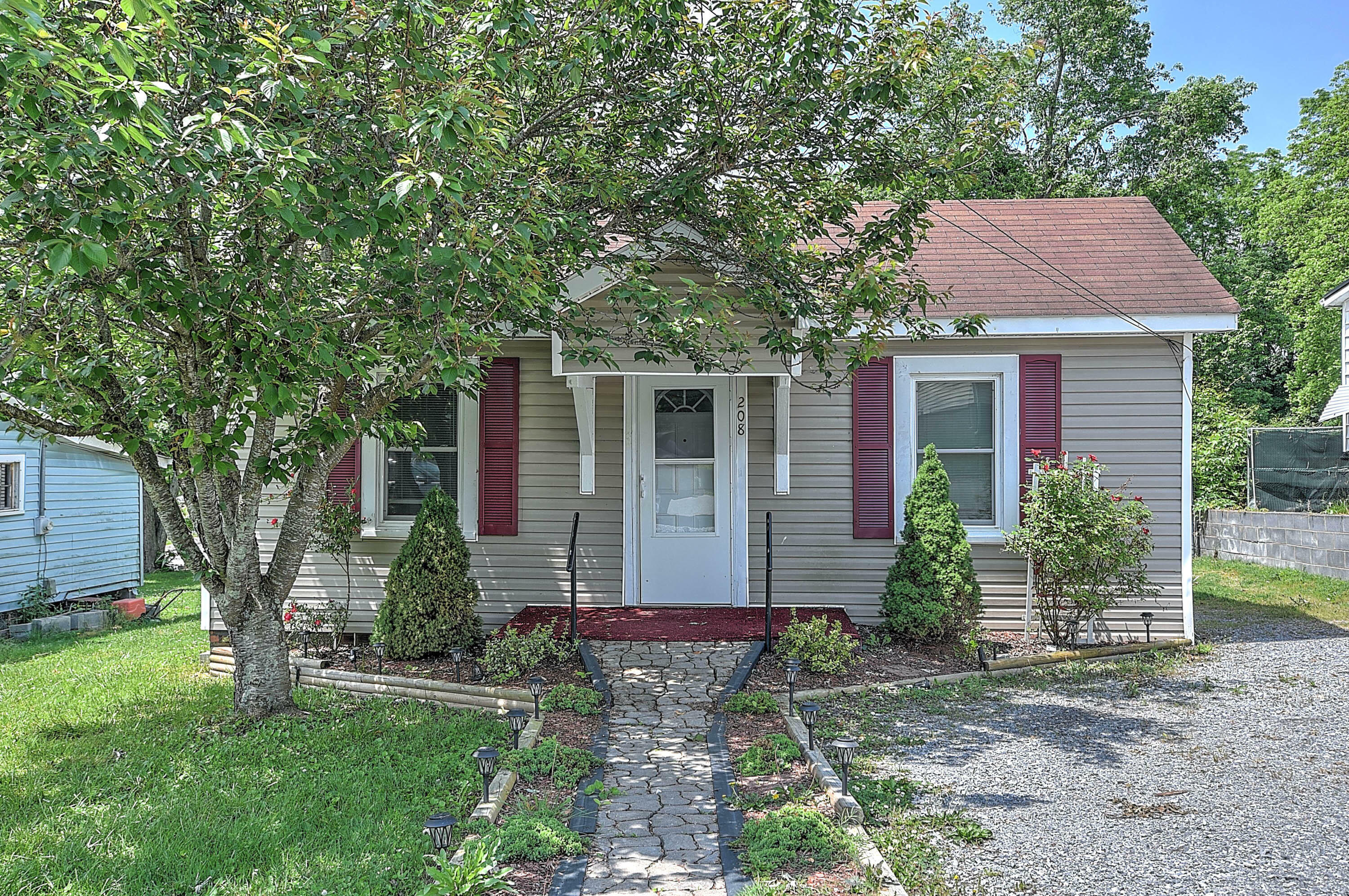 208 Myrtle Street  Greeneville TN 37743 photo