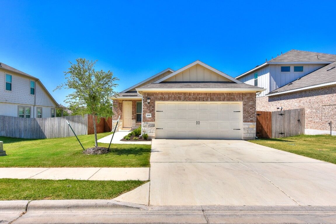 Property Photo: 309 Dipprey Lane TX 78628