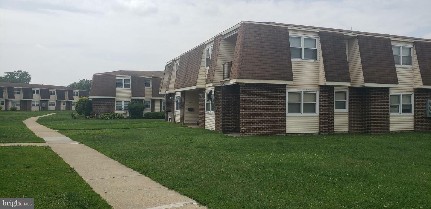 Property Photo:  4 Florence Tollgate Apts 2  NJ 08518 