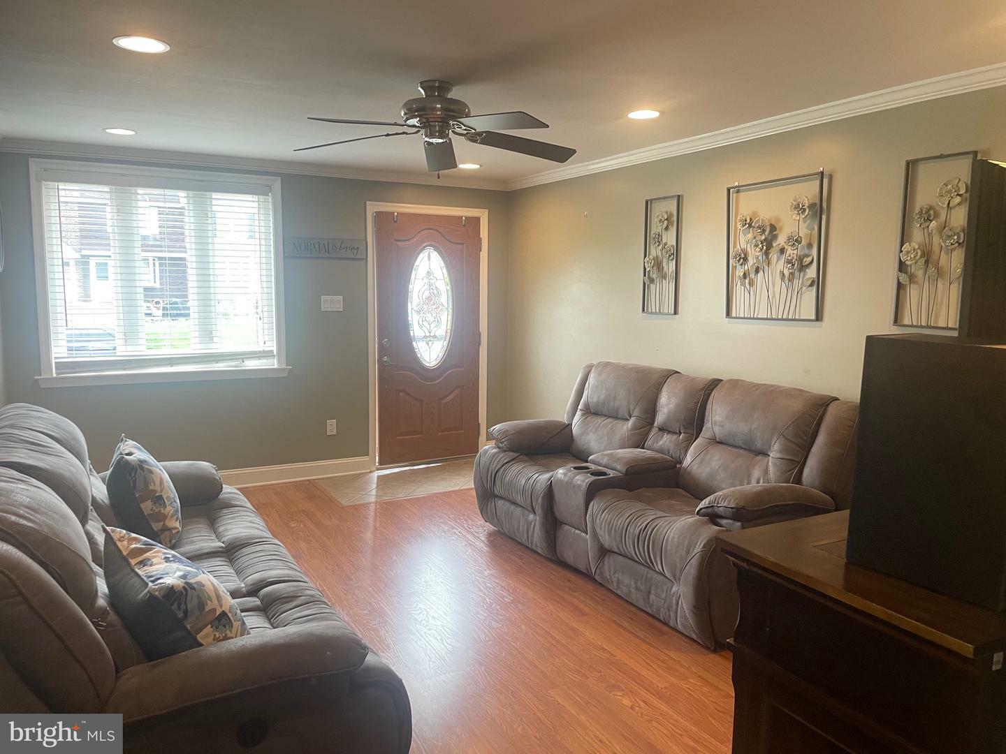 Property Photo: 924 Maple Avenue PA 19036
