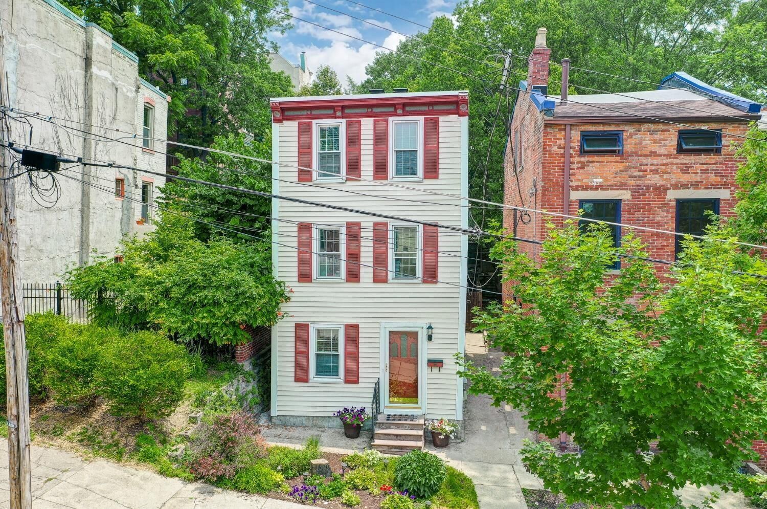 Property Photo:  1620 Mansfield St  OH 45202 