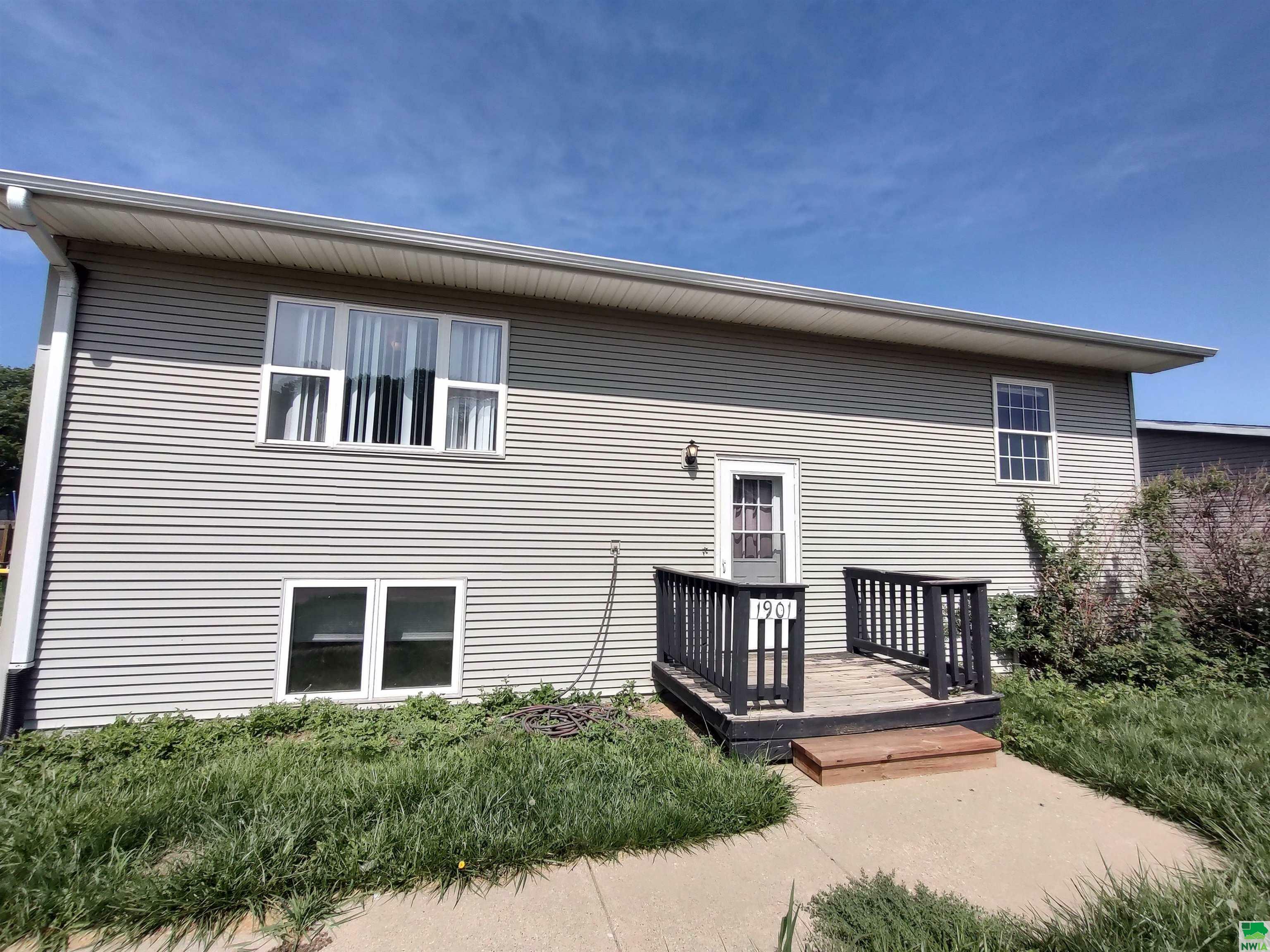 Property Photo:  1901 Fairbanks  IA 51109 