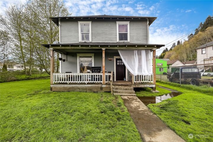 Property Photo:  910 Summit Street  WA 98520 