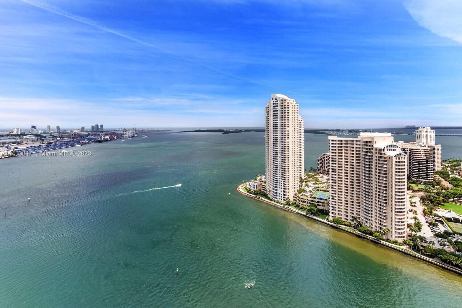Property Photo:  325 S Biscayne Blvd 3723  FL 33131