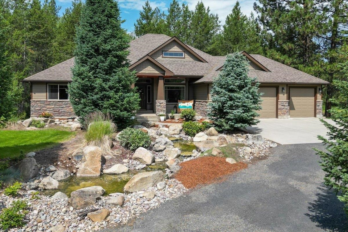 Property Photo: 21513 N Green Pine Ln WA 99005