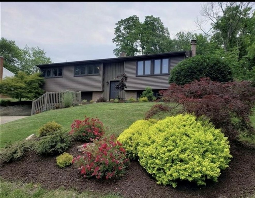 Property Photo:  295 Carmell Dr  PA 15241 