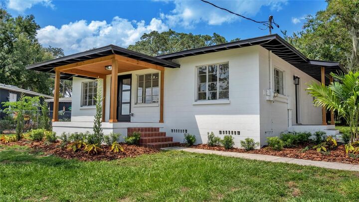 Property Photo:  212 Lake Bonny Drive E  FL 33801 