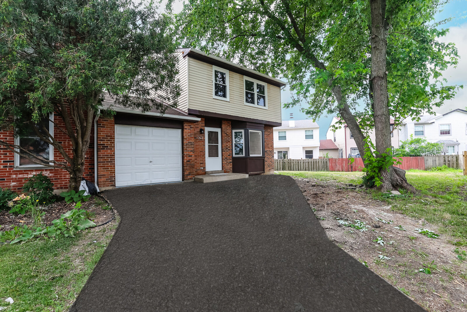 Property Photo: 1350 Portsmouth Court IL 60188